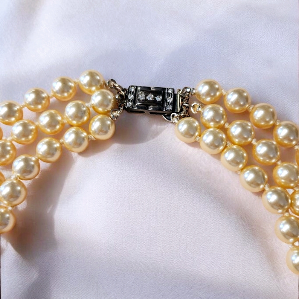 SALE!! Vintage Jackie Onassis Pearl Necklace - Picture 2 of 9